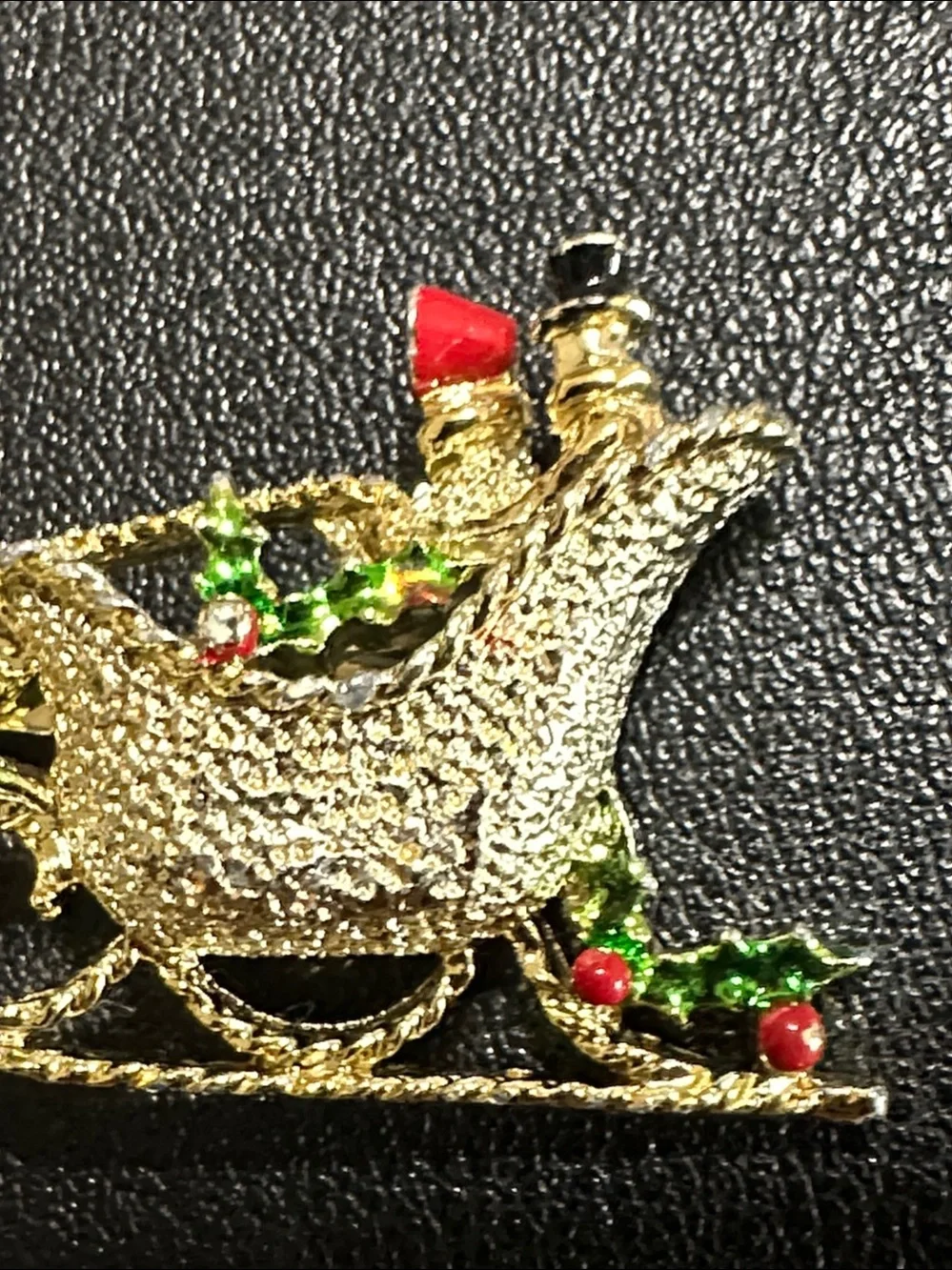 GERRY'S Christmas Horse & Sleigh Brooch Gold Tone Vintage Holiday Pin